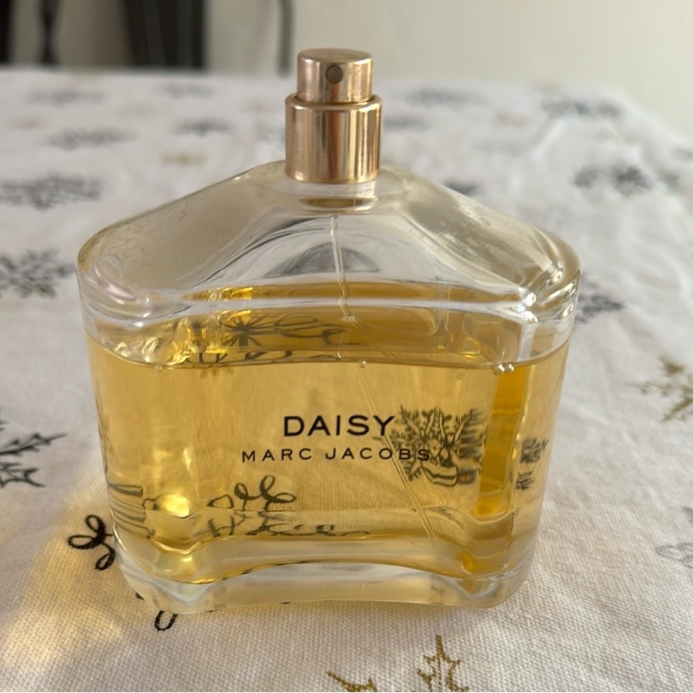 Marc Jacobs Gold Daisy Perfume Bottle